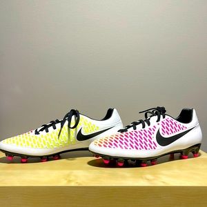 Nike Magista Women’s Soccer Cleats size 9